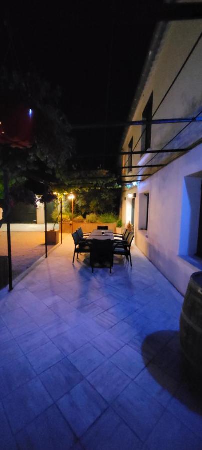 Le Mas Des Mirabelles Cabannes Exterior photo