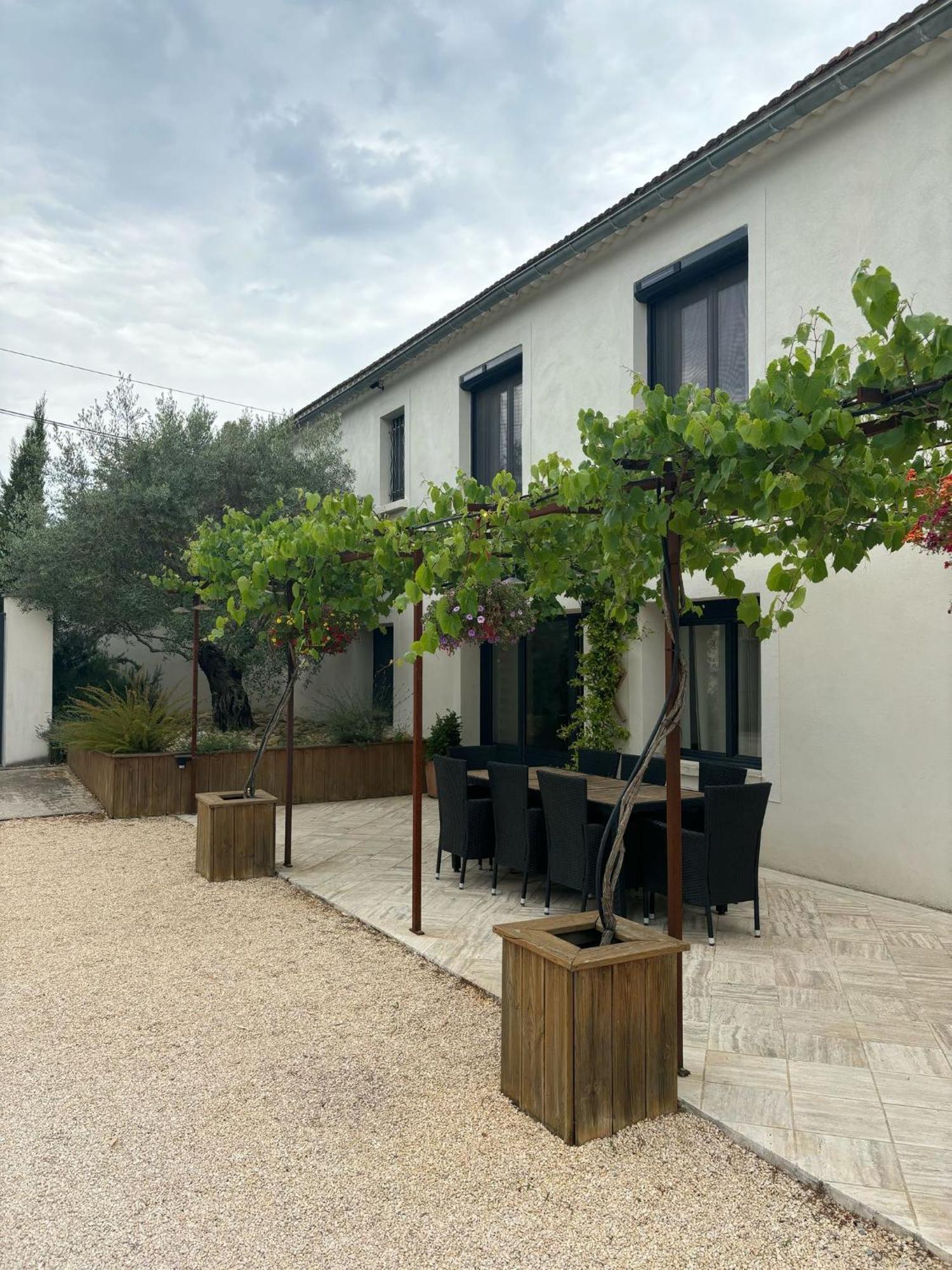 Le Mas Des Mirabelles Cabannes Exterior photo